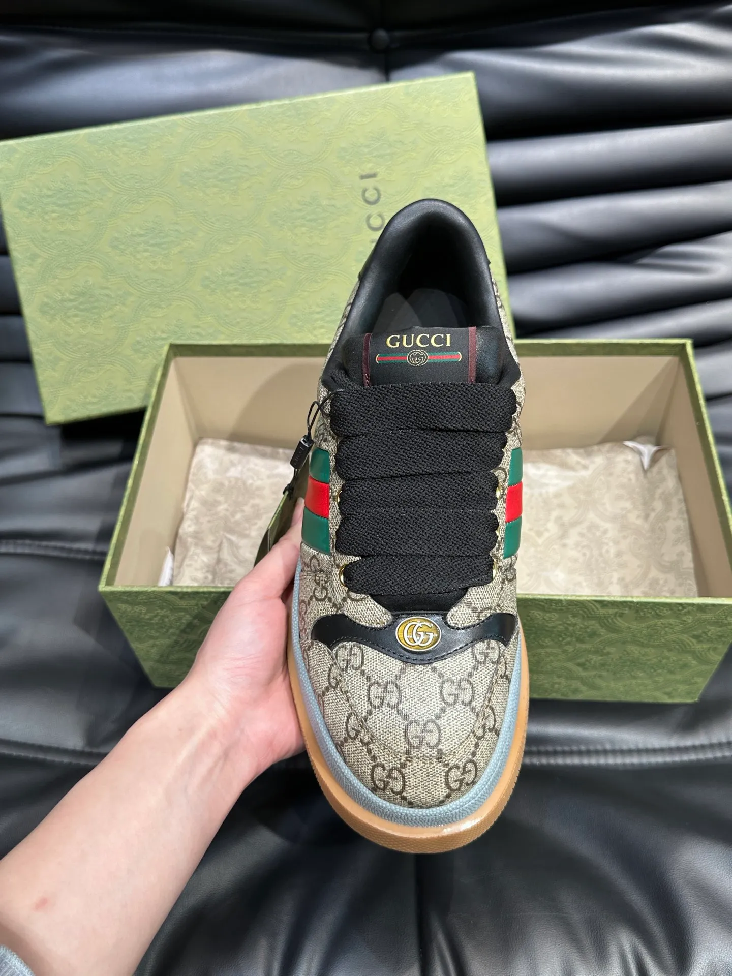 Men's men's shoes 💰p500 "GUCC*" Screener series 👫 Couple style GG thick-soled sneakers, the Screener series is inspired by the classic sneakers of the 1970s, cleverly incorporating the retro Gucci logo, two-color waterproof platform soles, and 5CM thick soles to enhance the aura, conveying the new design concept that a single product should be permanently accompanied by the passage of time, creating a retro distressed effect, decorated with metallic double G oval enamel details! High-quality, versatile classic items, highly recommended. Size female 35-39, male 38-44